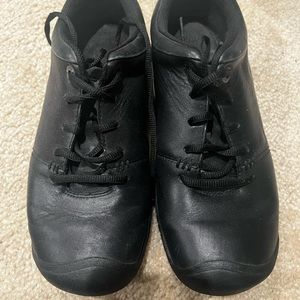 Good used condition Women’s Keen slip-resistant service shoes